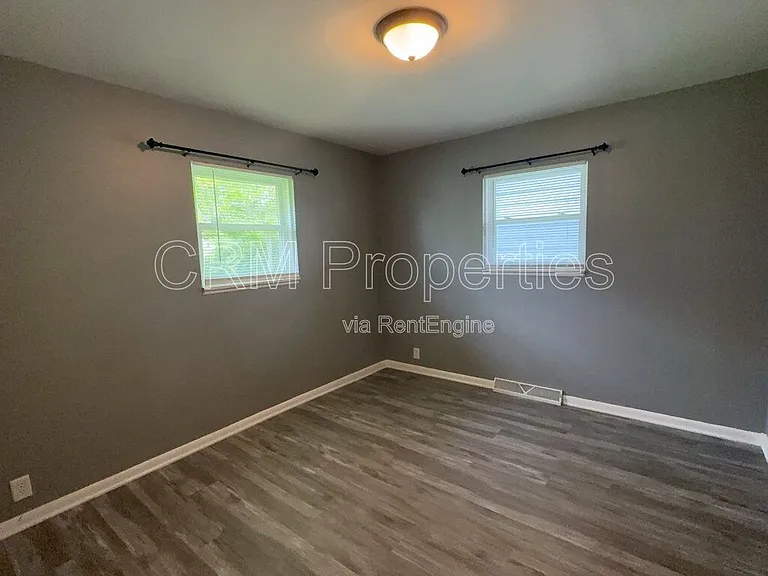 3413 N Milton St — Photo 12