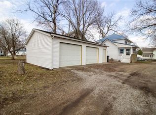 1915 2nd St, Perry, IA 50220