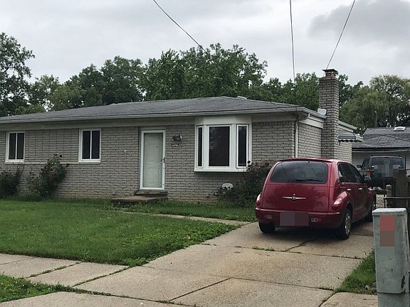 3rd image of 19579 Voiland St