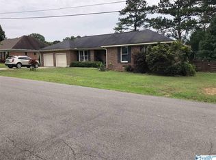 106 Carousel Cors, Rainbow City, AL 35906