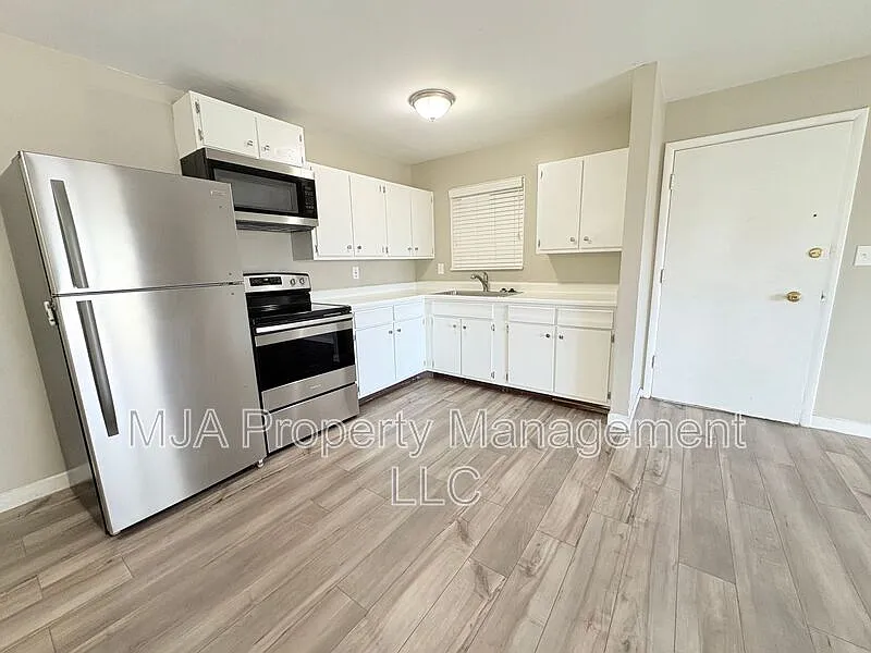 2 bed, 1.0 bath, 965 sqft, $1,095 — Photo 3