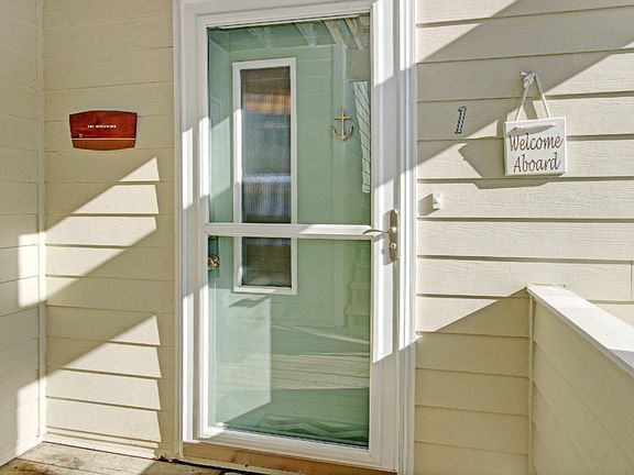 3rd image of 987 Lake St #1