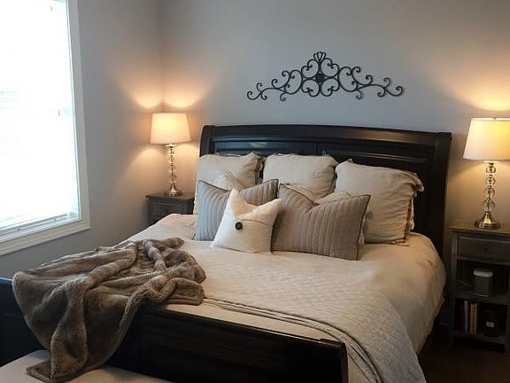 5th image of 1241 W Oakdale Ave #3B