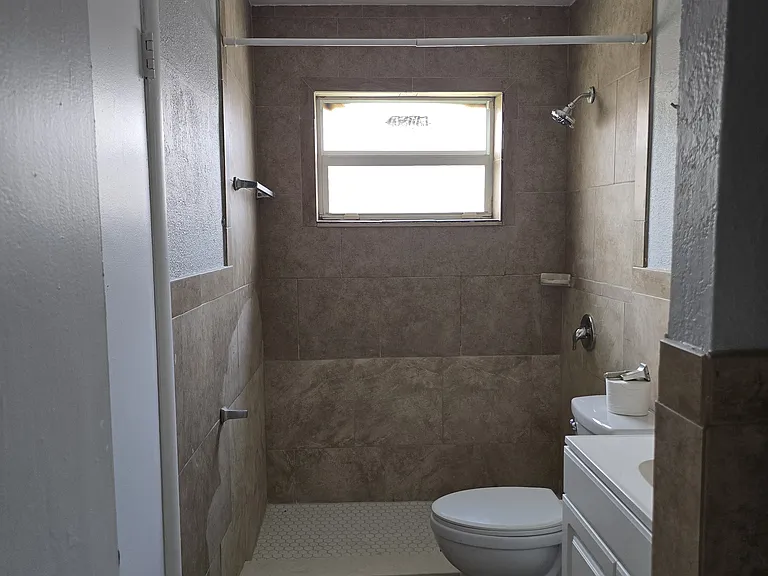 1309 Silver Beach Rd #1 — Photo 12