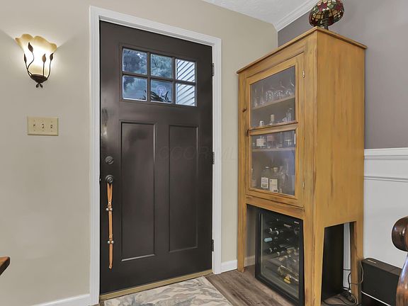 3rd image of 934 Elm Ct