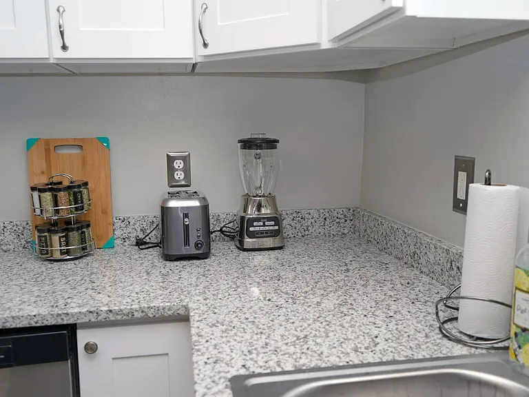 115 E Yonge St — Photo 24