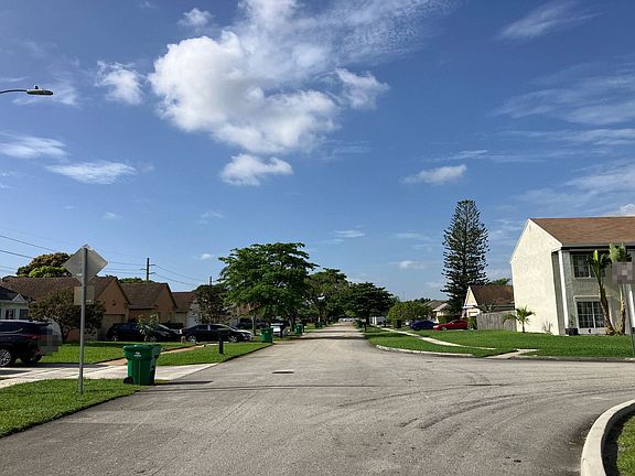 4th image of 2301 Dunhill Ave
