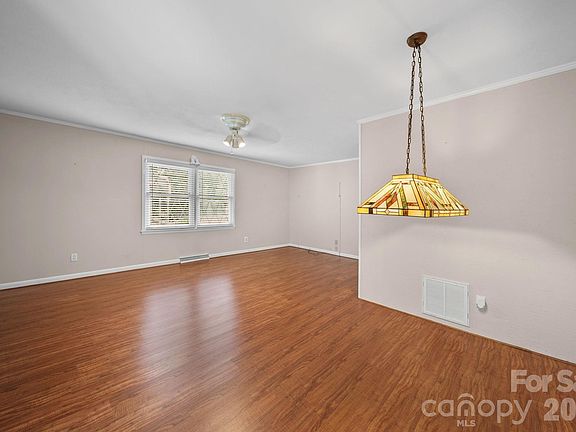 4th image of 2037 Helen Dr