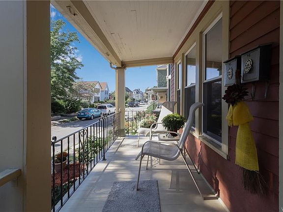 5th image of 205 W Tupper St #1