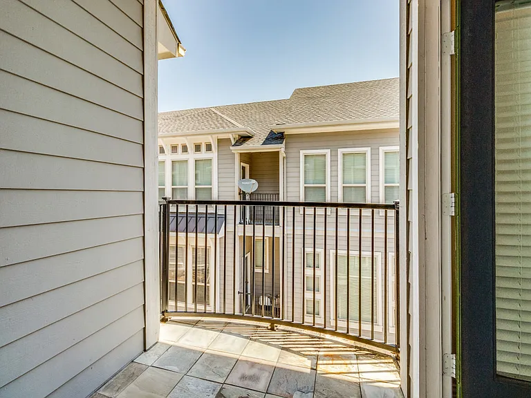 2326 Stutz Dr #103 — Photo 21