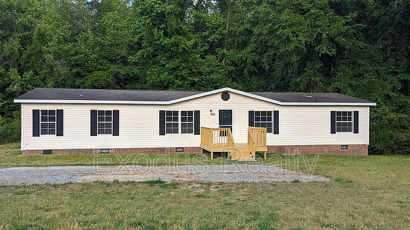 4 bed, 2.0 bath, 2100 sqft, $1,749 — Photo 1