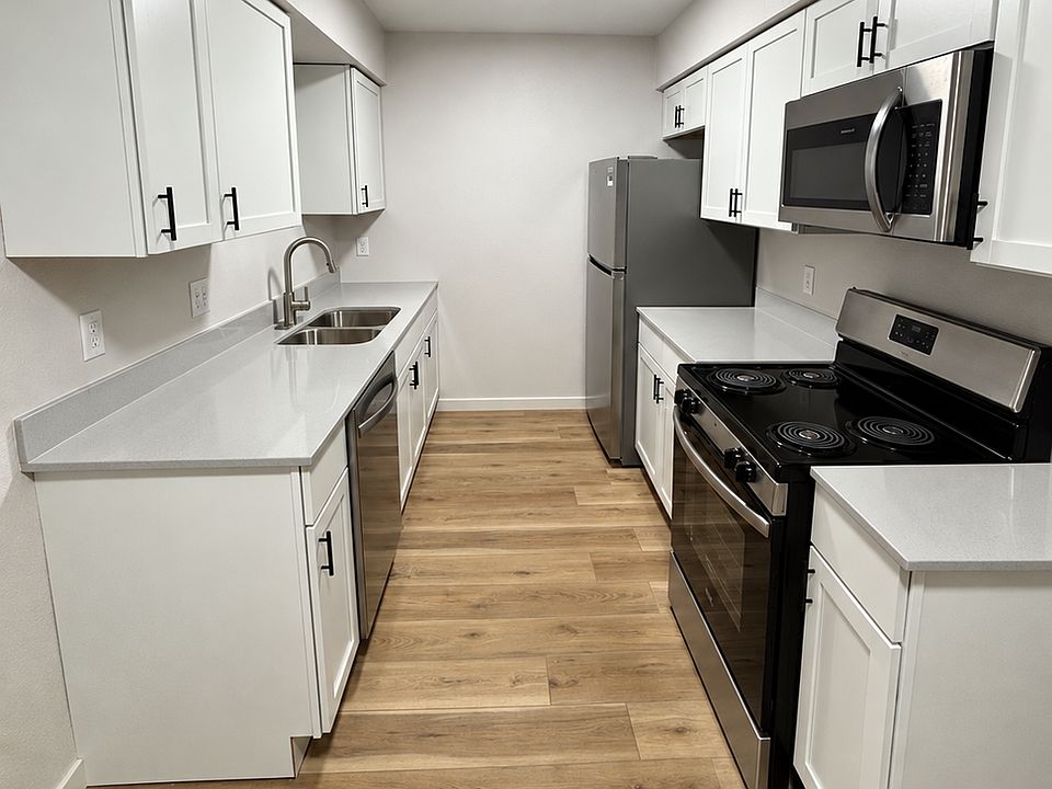 1st image of 733-747 Russell Rd #733-19