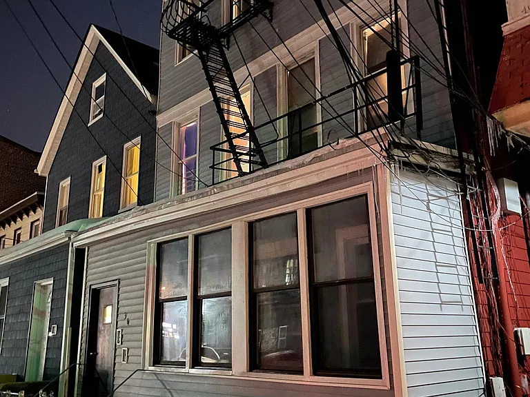 34 Vreeland Ave — Photo 1
