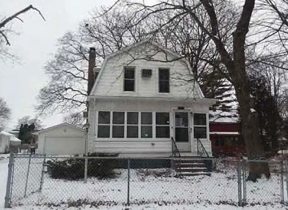 2202 Enoch Ave photo 1