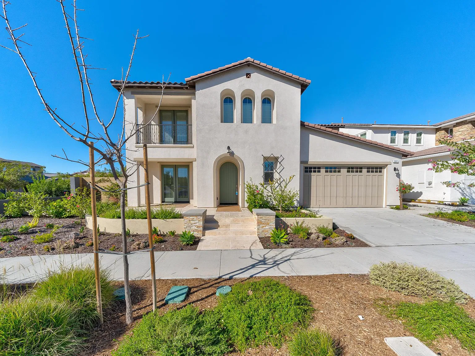 5 bed, 5.5 bath, 3936 sqft, $8,000 — Photo 2