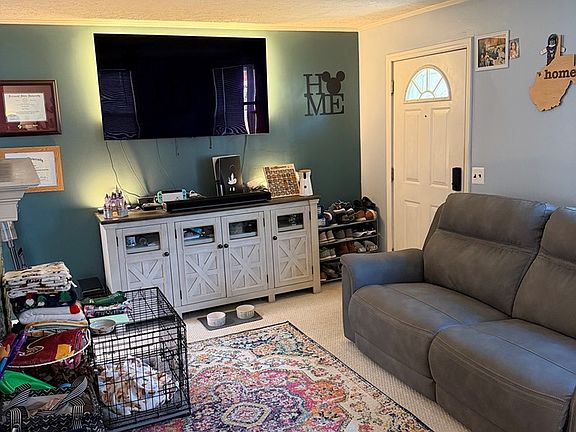5th image of 221 Stewart St