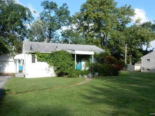 4033 Wright Ave, Saint Ann, MO 63074