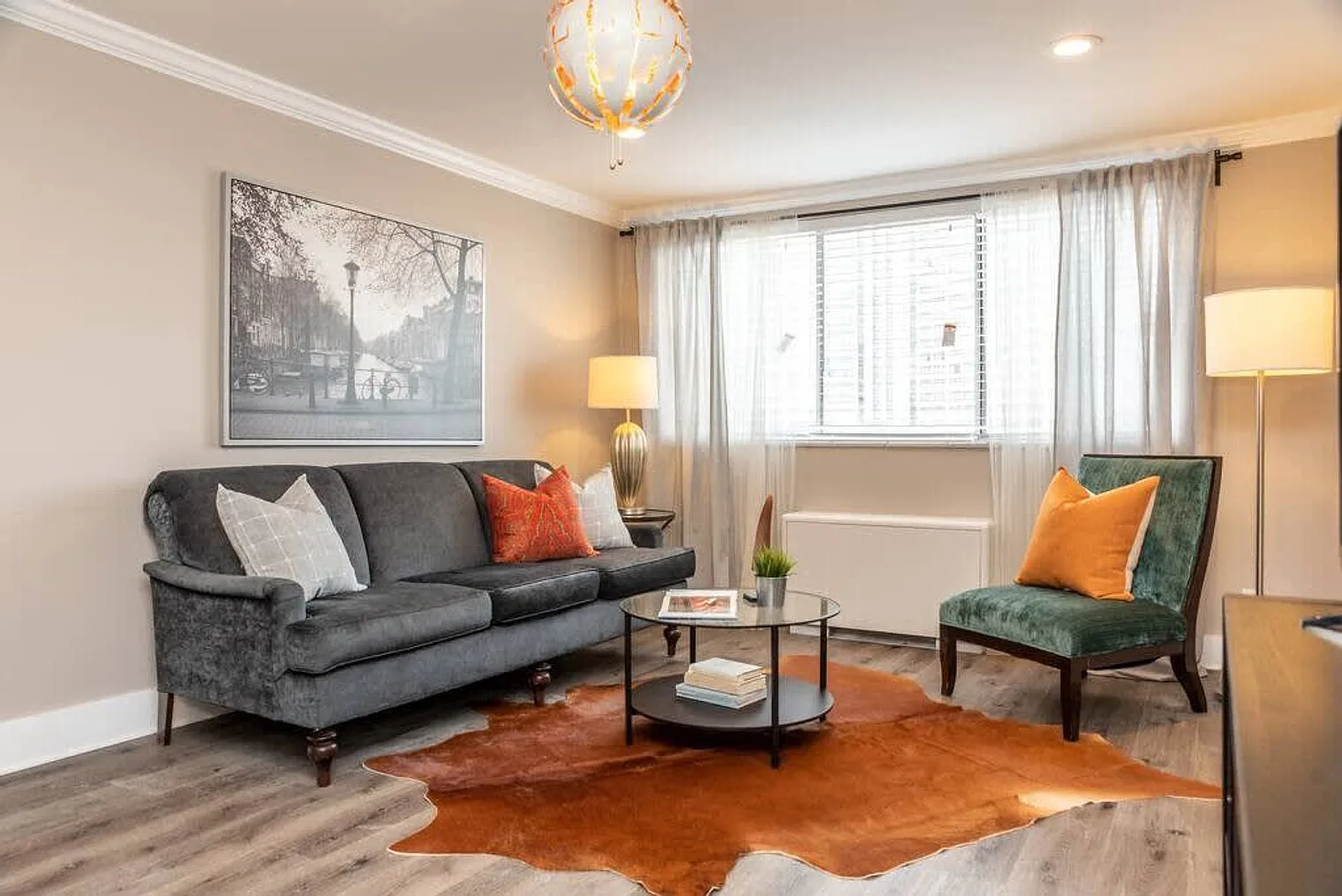 2 bed, 1.0 bath, 796 sqft, $2,498 — Photo 3