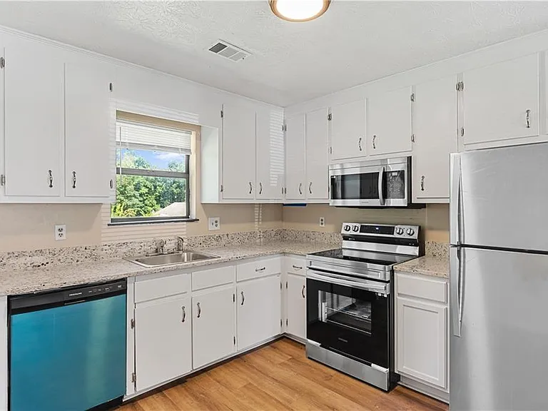 217 Tanglewood Dr #B — Photo 8