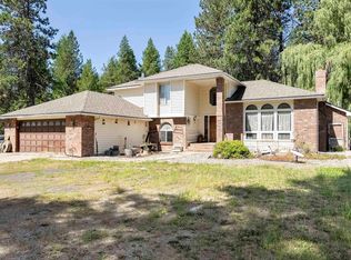 28807 N River Estates Dr, Chattaroy, WA 99003