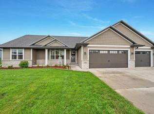 1756 Red Oak St, Green Bay, WI 54313