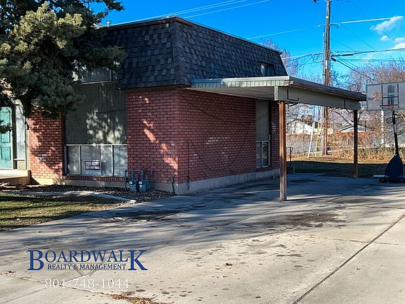 3rd image of 572 W 400th St N #572