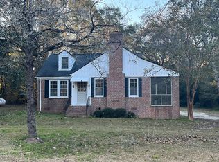 42 S Church St, Summerton, SC 29148