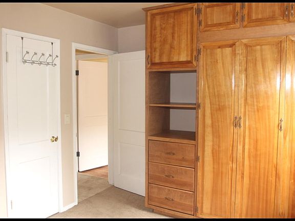 4th image of 2851 Mayflower Ave