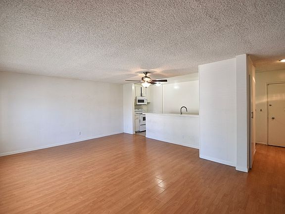 3rd image of 4414 Woodman Ave APT 205