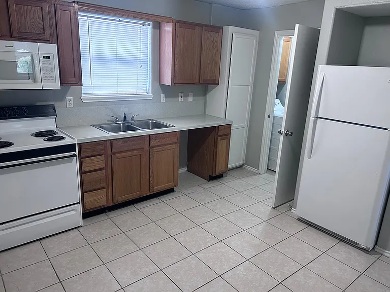 2324 W Elisa Ln #7 — Photo 3