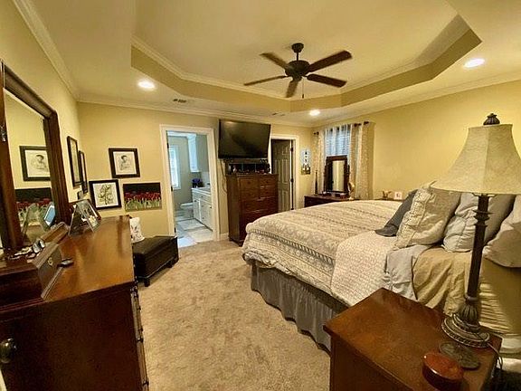 5th image of 940 Clubhouse Dr