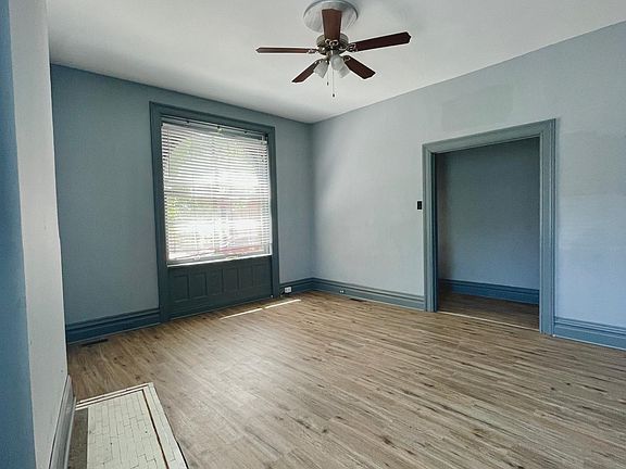 3rd image of 2536 California Ave