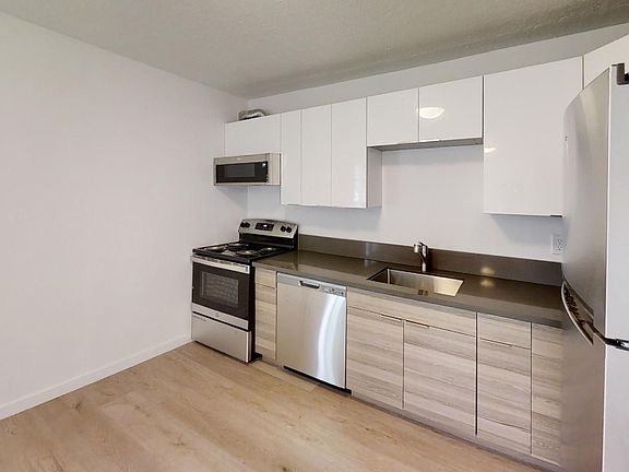5th image of 11518 NE Sandy Blvd #11