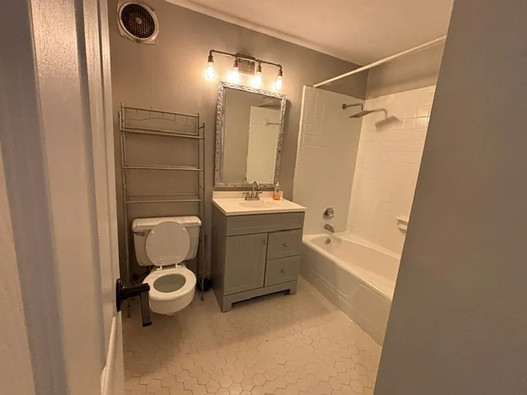6525 Gregg Dr — Photo 16