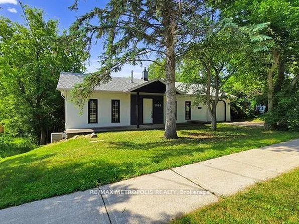 1000 Elgin St, Newmarket, ON L3Y 3C1