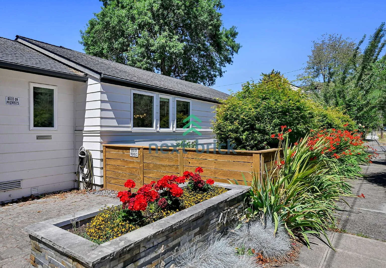 Beautifully Updated 3-Bedroom Home in Seattle With 2 car garage — Photo 1
