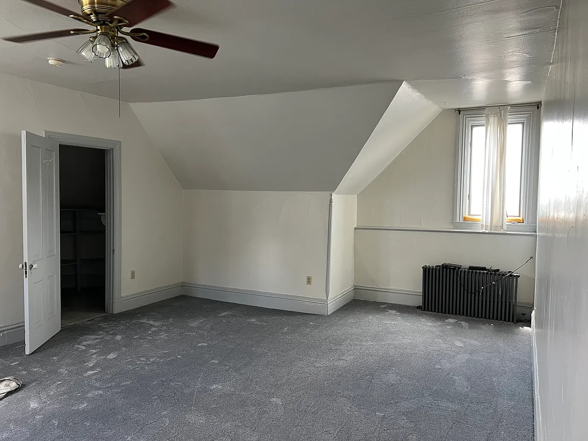 Building Photo - 402 S Winebiddle St #3