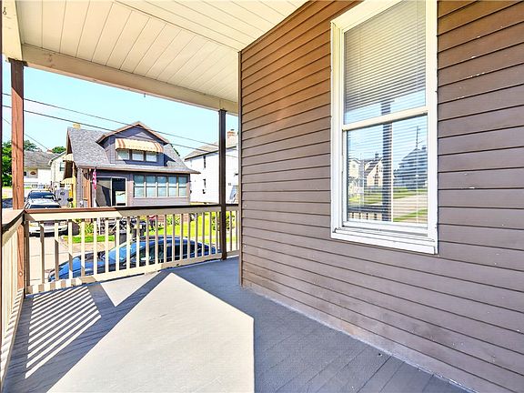 3rd image of 208 Crest Ave