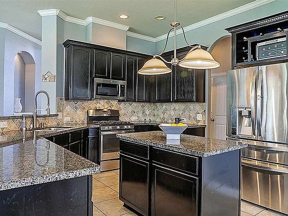 5th image of 113 King Palms Way