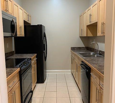 2nd image of 617 High St APT C