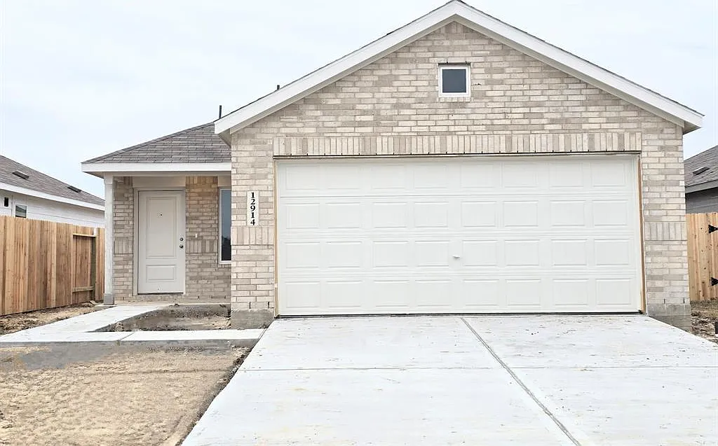 3 bed, 1418 sqft, $1,800 — Photo 1