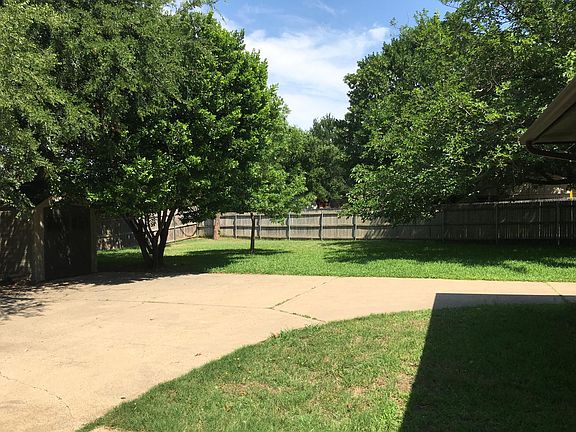 huge backyard - corner lot