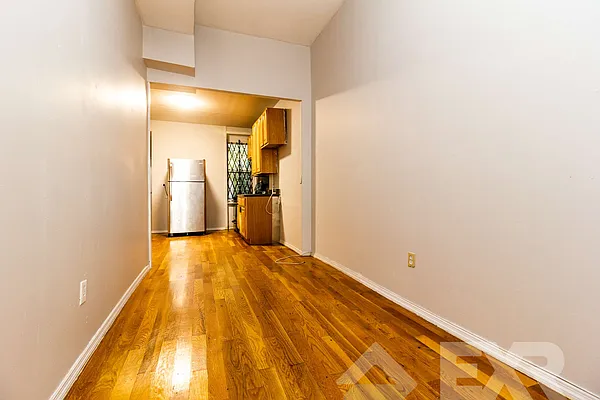 Rented by EXR | media 12