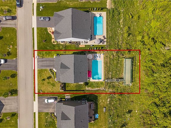 3rd image of 250 Regency Dr