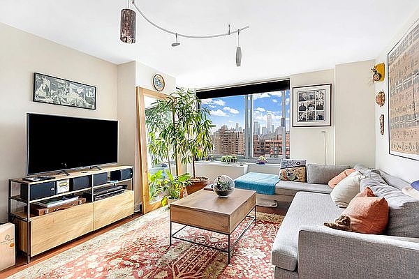 1st image of 270 W 17th St APT 15D