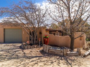 321 Calle Loma Norte, Santa Fe, NM 87501