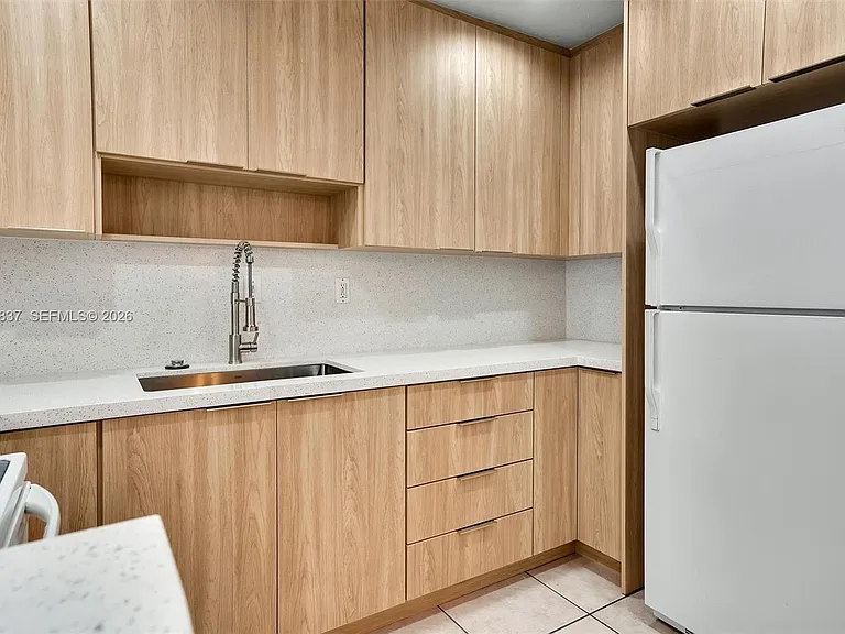 8650 SW 67th Ave #1025 — Photo 6