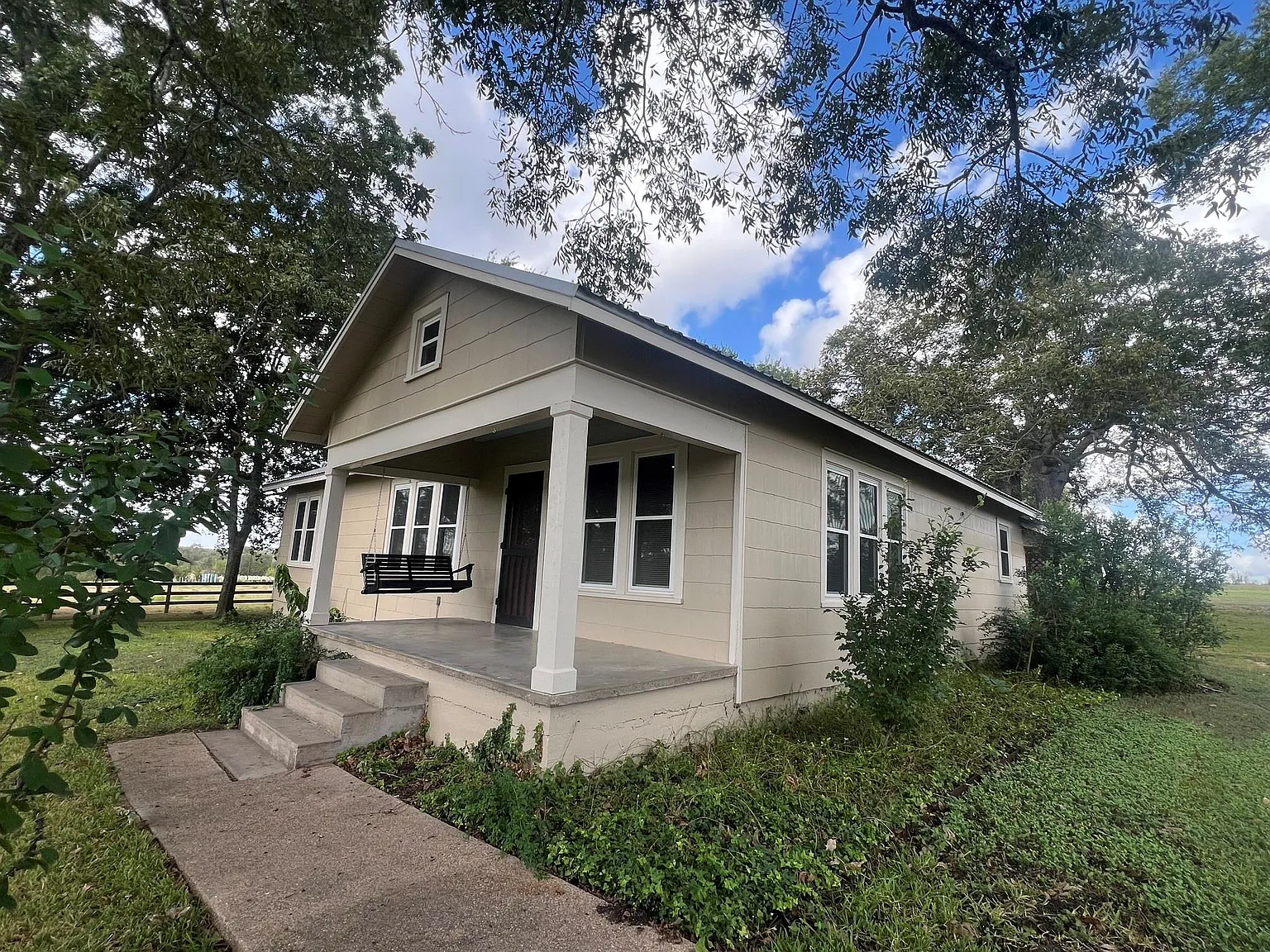 3 bed, 2.0 bath, 1320 sqft, $1,700 — Photo 3