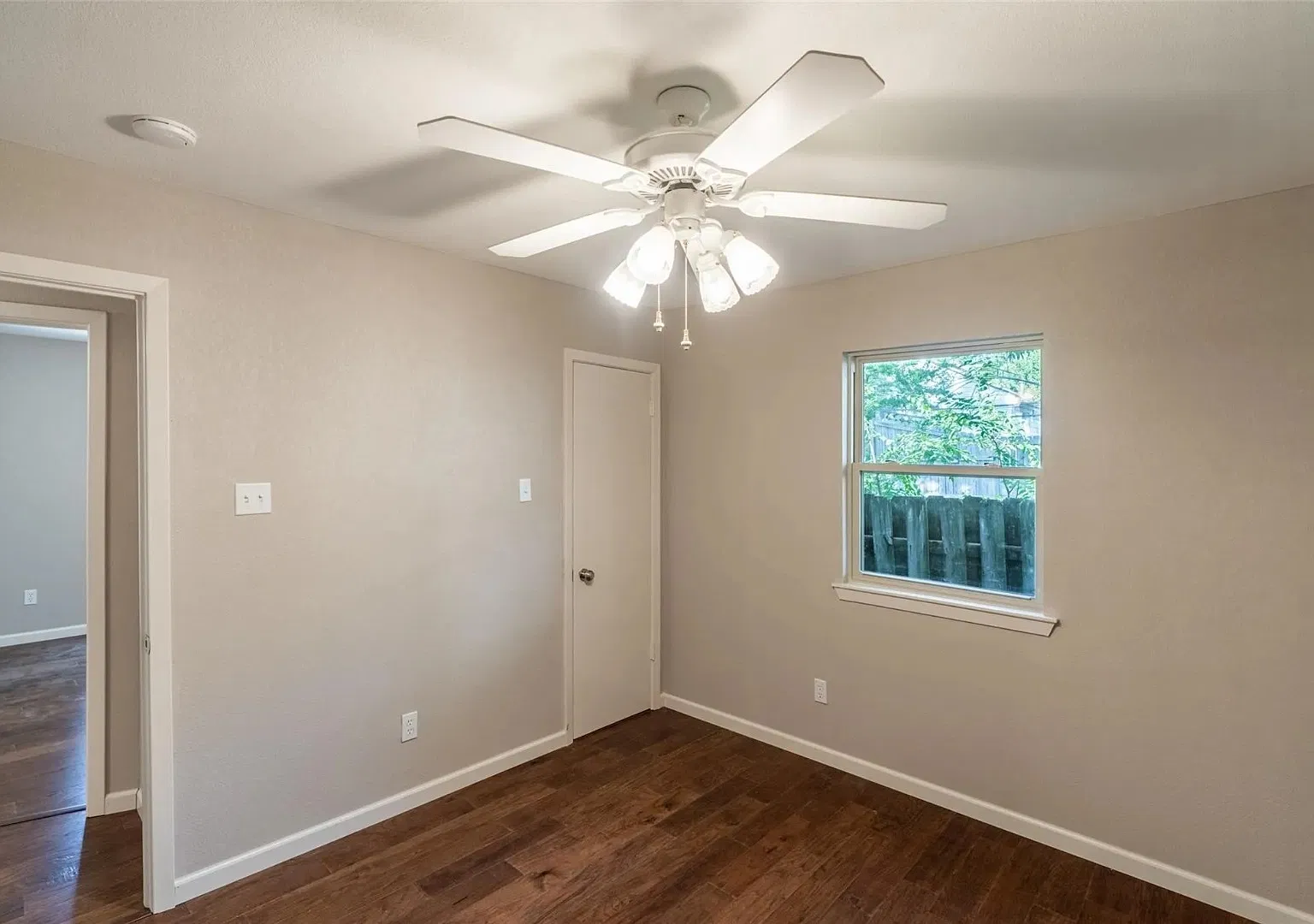 Spacious 4-Bed Home with Fenced Yard, Porch & Patio in Greenville Minutes to I-30 — Photo 3