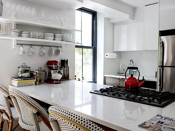 4th image of 298 Mulberry St APT 4E